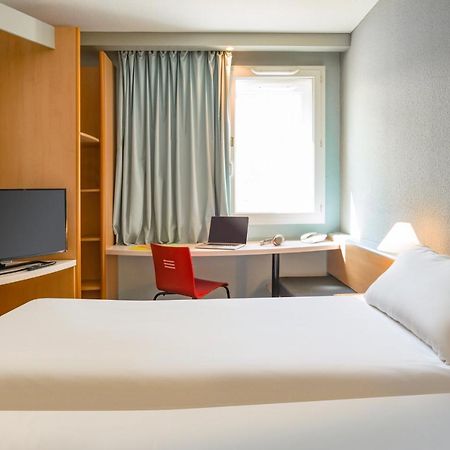 ホテル Ibis Saint Rambert D'Albon エクステリア 写真